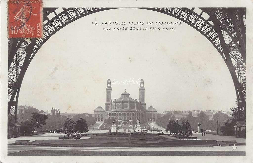 45 - Le Palais du Trocadero vue prise sous la Tour Eiffel