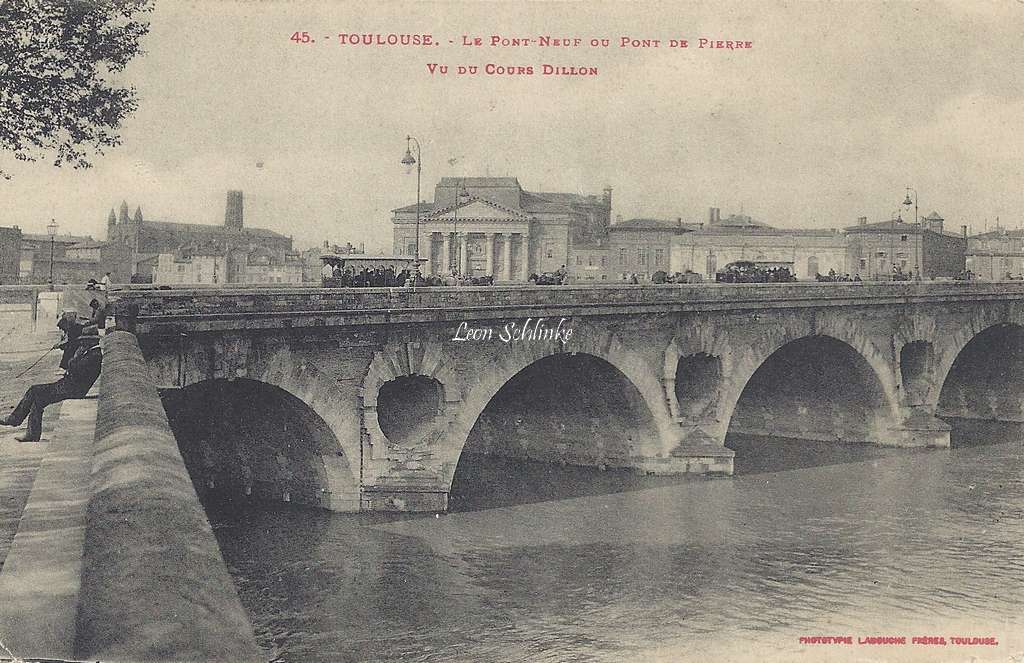 45 - Le Pont Neuf ou Pont de Pierre au Cours Dillon