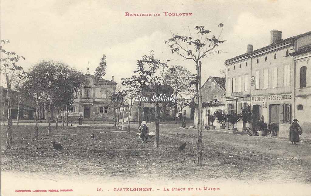 51 - Castelginest - La Place et la Mairie