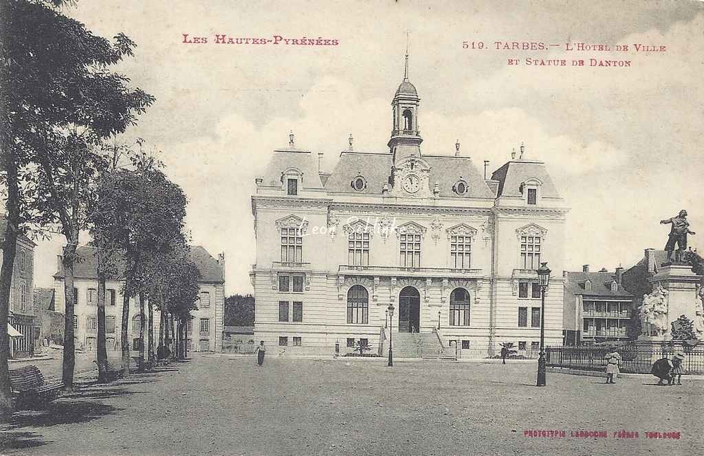 519 - L'Hôtel de Ville et Statue de Danton