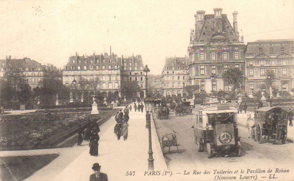 547 - PARIS - La Rue des Tuileries et le Pavillon de Rohan (Nouveau Louvre)
