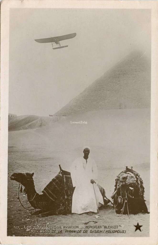 60 - Les Progrès de l'Aviation - Monoplan Blériot au-dessus de la Pyramide de Giseh