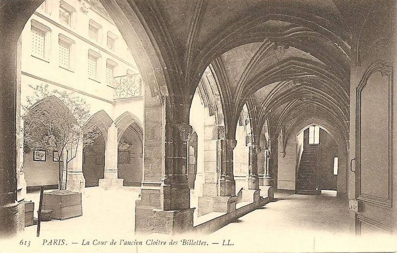 613 - PARIS - La Cour de l'ancien Cloître des Billettes