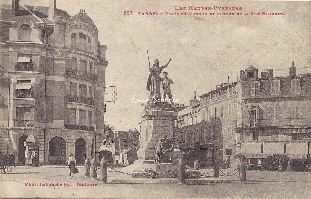 657 - Place de Verdun et entrée de la Rue Gambetta