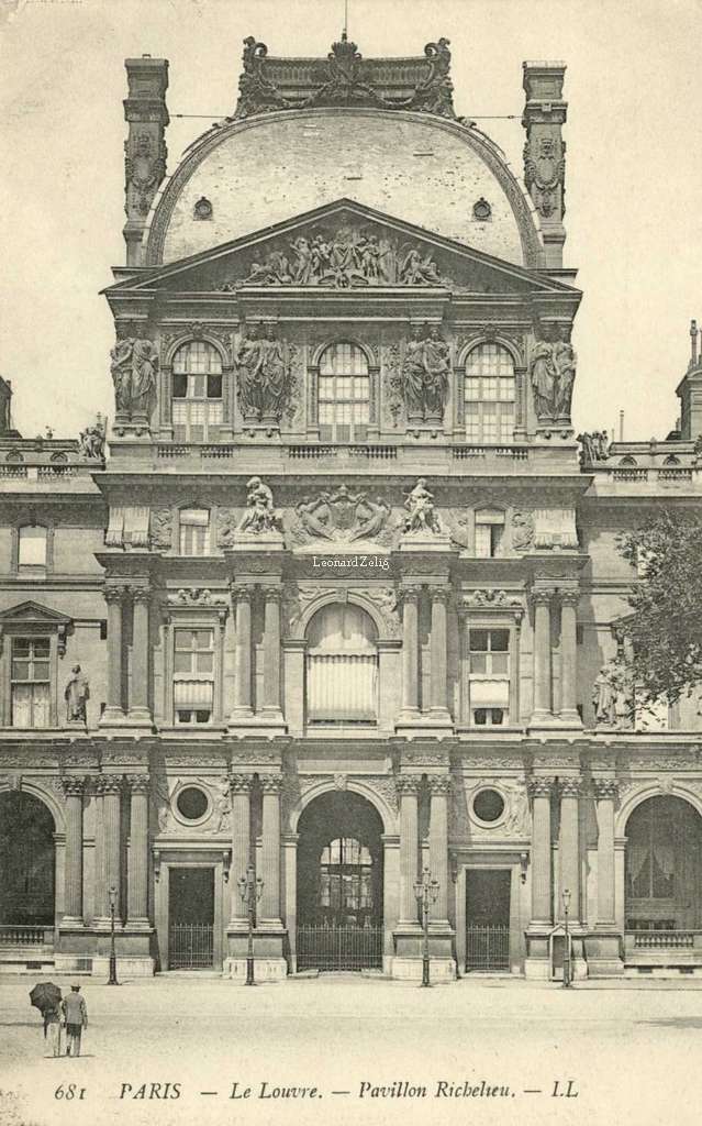 681 - PARIS - Le Louvre - Pavillon Richelieu