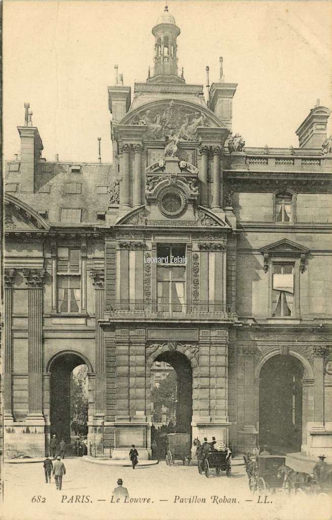 682 - PARIS - Le Louvre - Pavillon Rohan