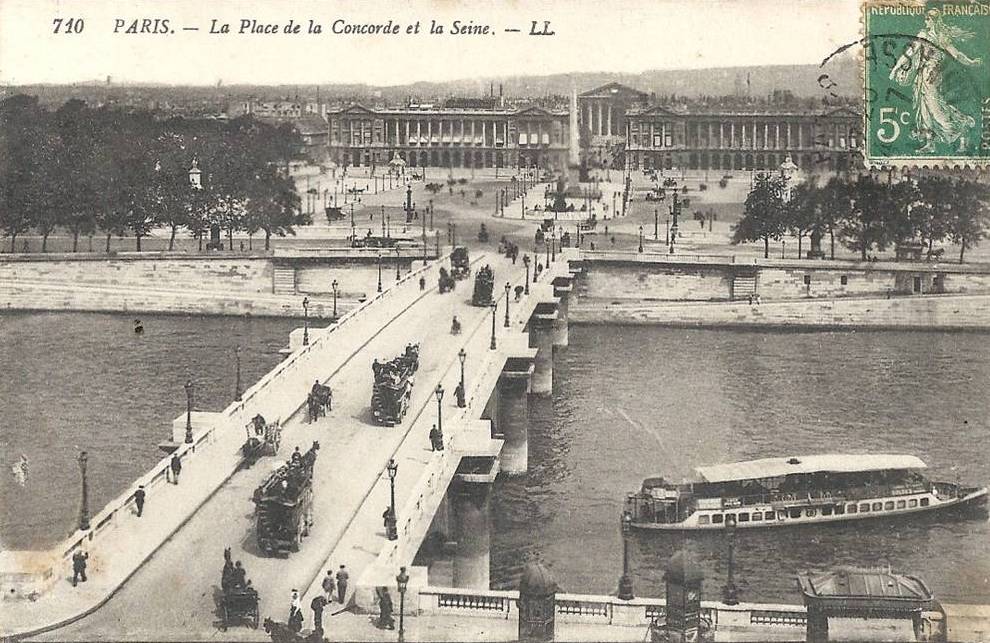 710 - PARIS - La Place de la Concorde et la Seine (2)