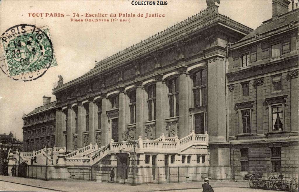 74 - Escalier du Palais de Justice - Place Dauphine