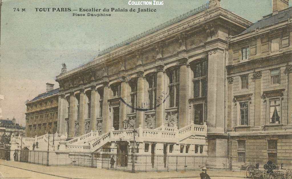 74 M - Escalier du Palais de Justice - Place Dauphine