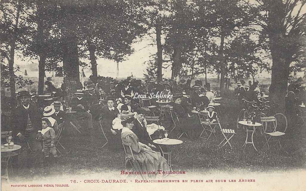 76 - Croix-Daurade - Raffraichissements en plein air sous les arbres