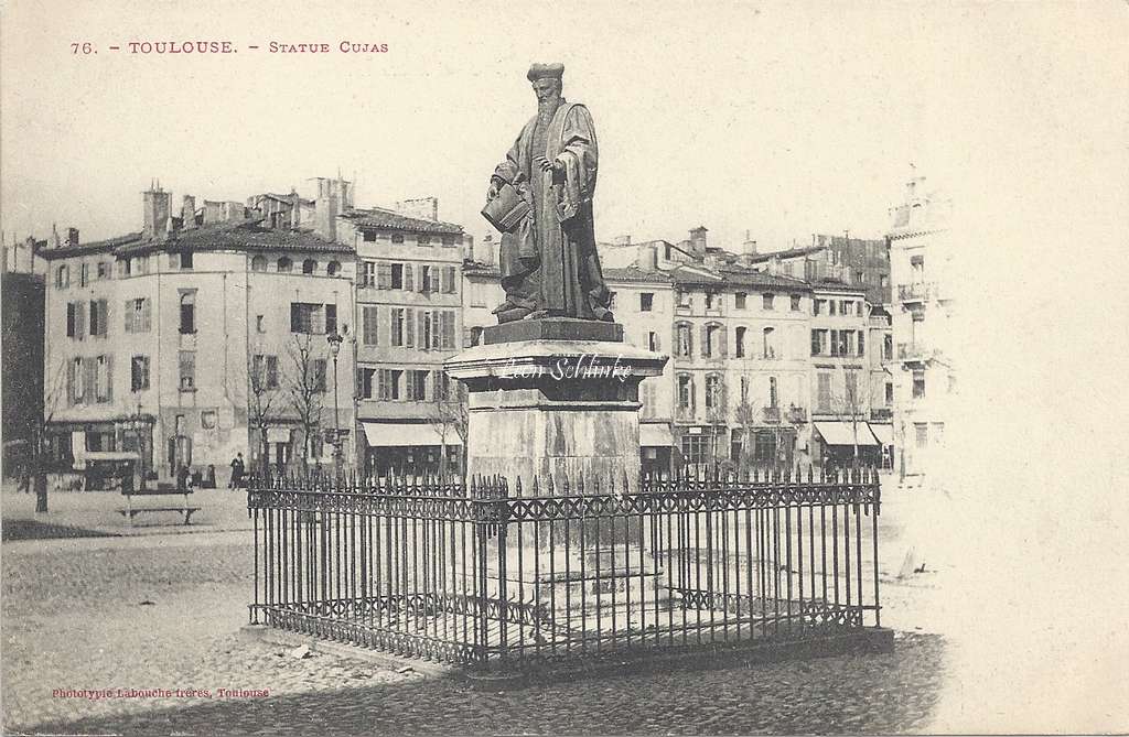 76 - Statue Cujas