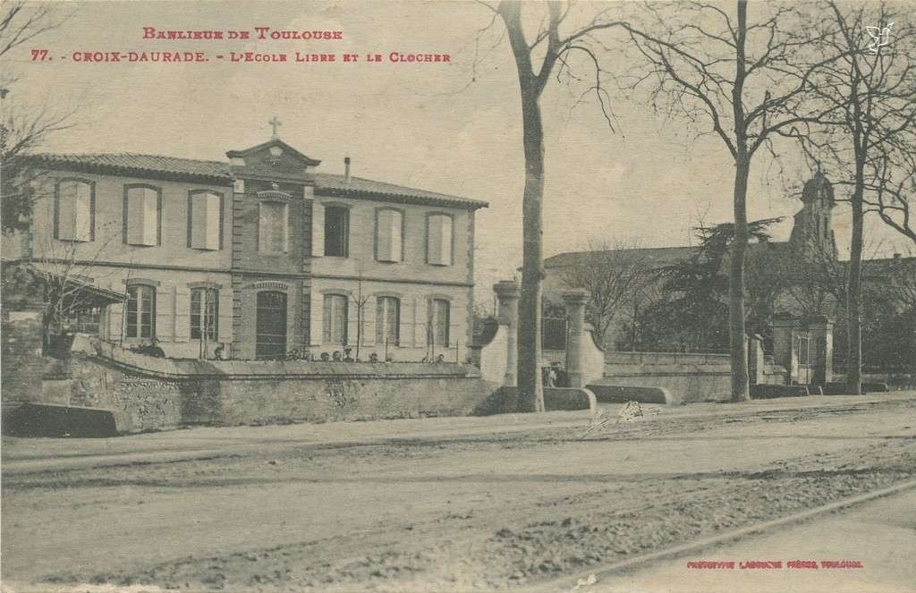 77 - Croix-Daurade - L'Ecole libre et le Clocher