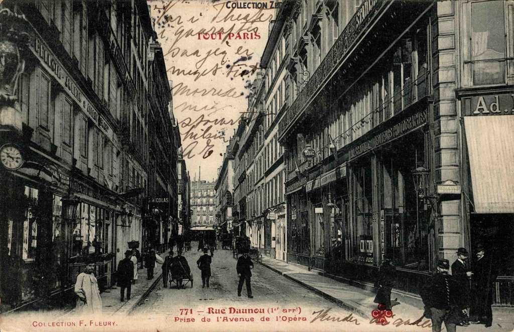 771 - Rue Daunou prise de l'Avenue de l'Opéra