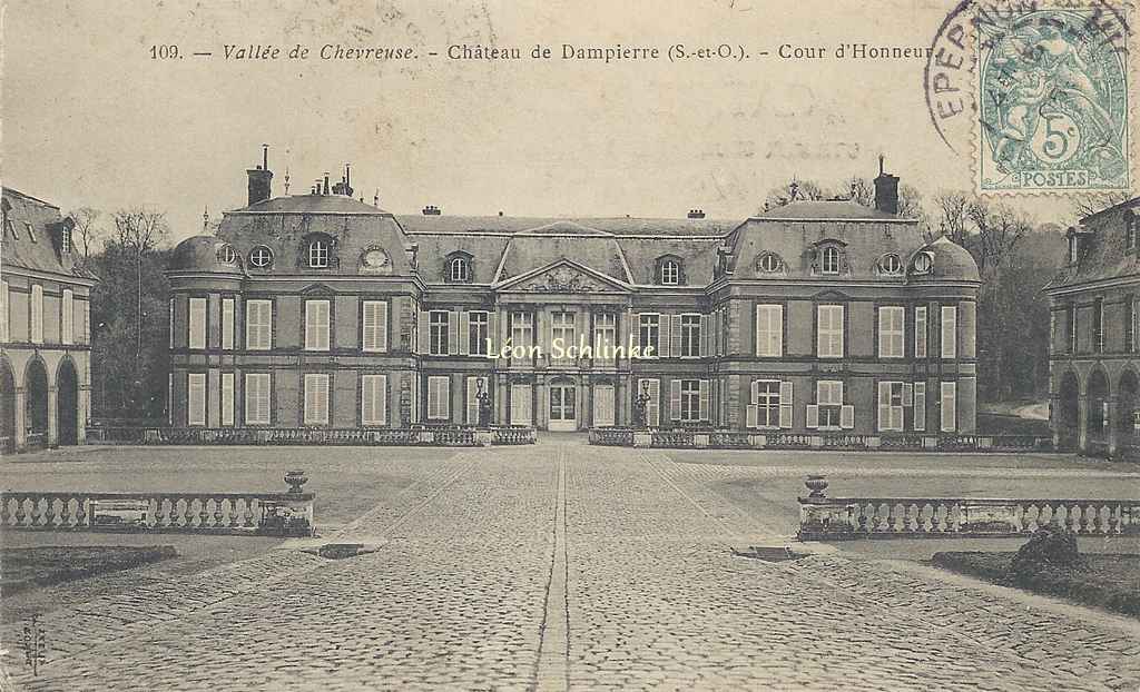 78-Dampierre-en-Yvelines - Cour d'Honneur (RN 109)