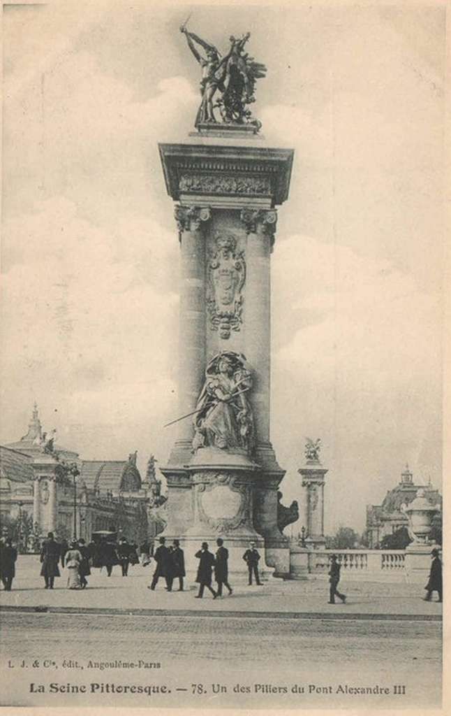 78 - Un des Piliers du Pont Alexandre III