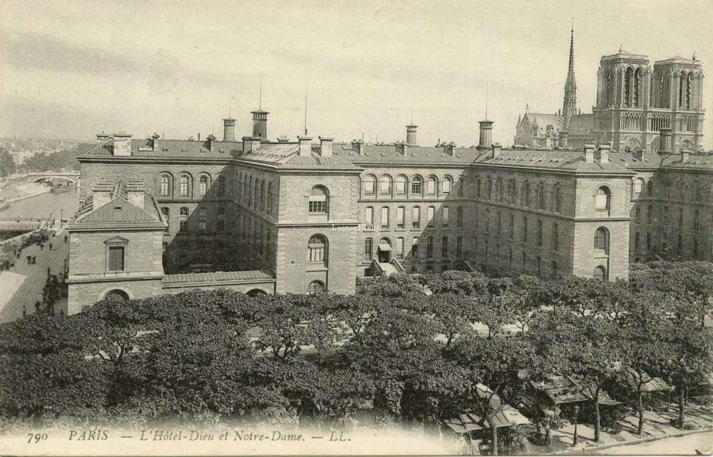 790 - PARIS - L'Hôtel-Dieu et Notre-Dame