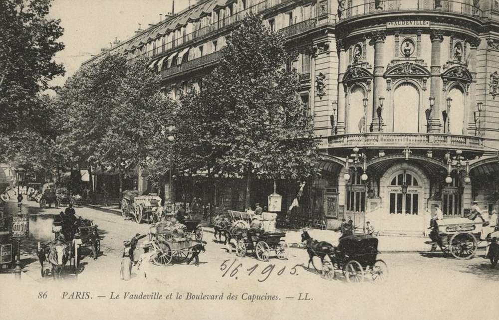 86 - PARIS - Le Vaudeville et le Boulevard des Capucines