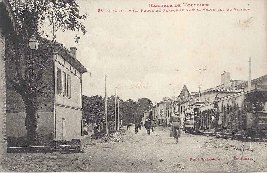 88 - Saint-Agne - La Route de Narbonne dans la traversée du Village