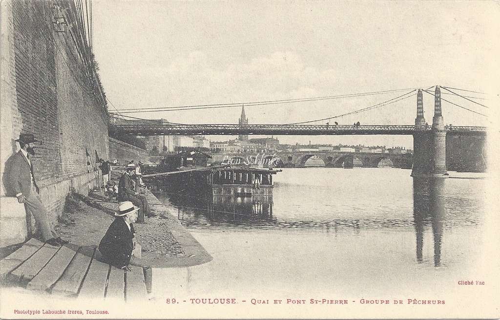 89 - Quai et Pont St-Pierre, groupe de pêcheurs