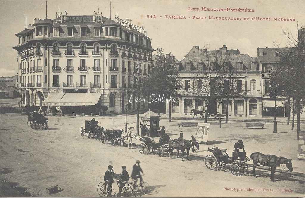 944 - Place Maubourguet et l'Hôtel Moderne