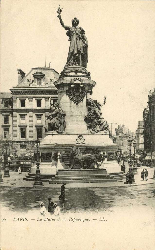 96 - PARIS - La Statue de la République