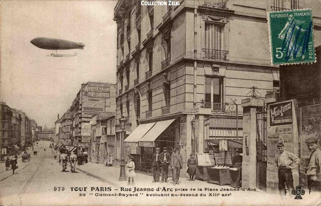 979 - Rue Jeanne d'Arc prise de la Place Jeanne d'Arc