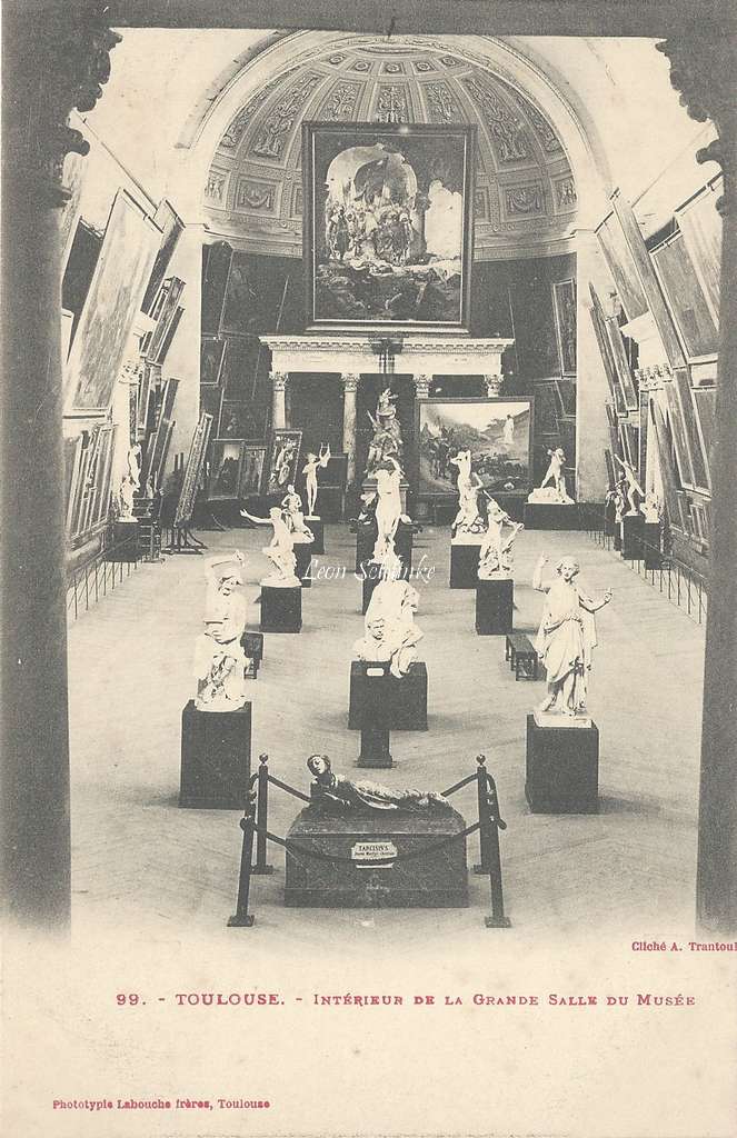 99 - Intérieur de la Grande Salle du Musée