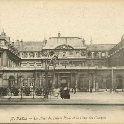 Abeille 38 - PARIS - La Place du Palais Royal et la Cour des Comptes