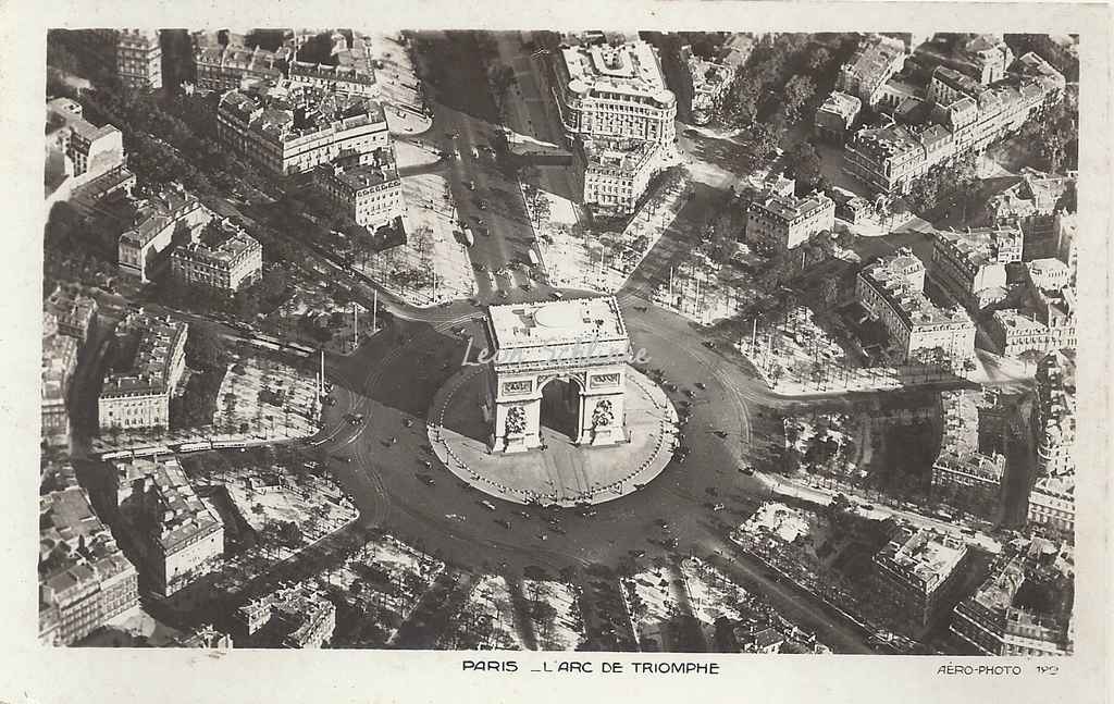 Aéro-photo 129 - L'Arc de Triomphe