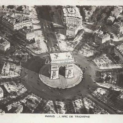 Aéro-photo 129 - L'Arc de Triomphe
