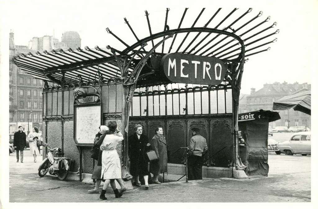 Association Soleil - Entrée du métro place de la Nation 1961