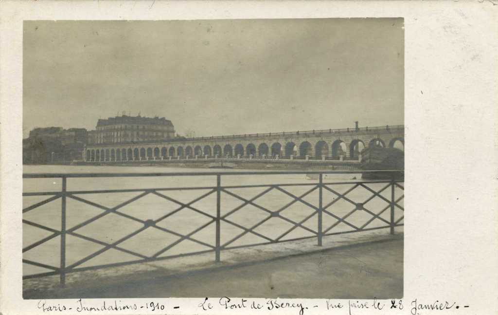 Carte-photo - Inondations 1910 au Pont de Bercy