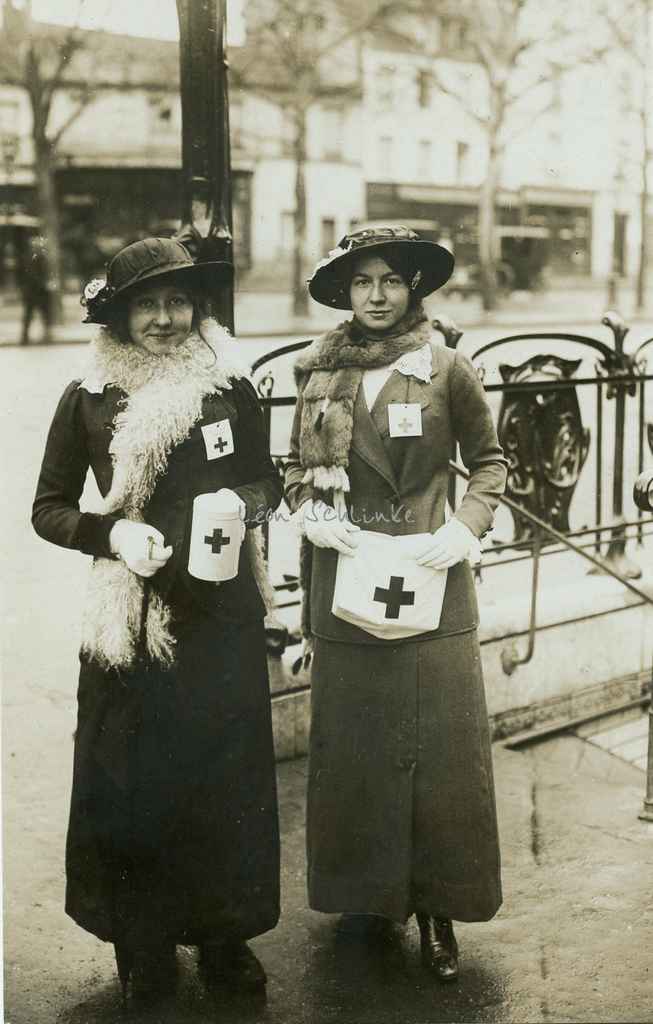 Carte-photo - La Croix Rouge à la Station Bagnolet