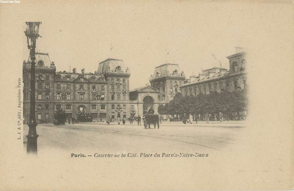 Caserne de la Cité, Place du Parvis-Notre-Dame