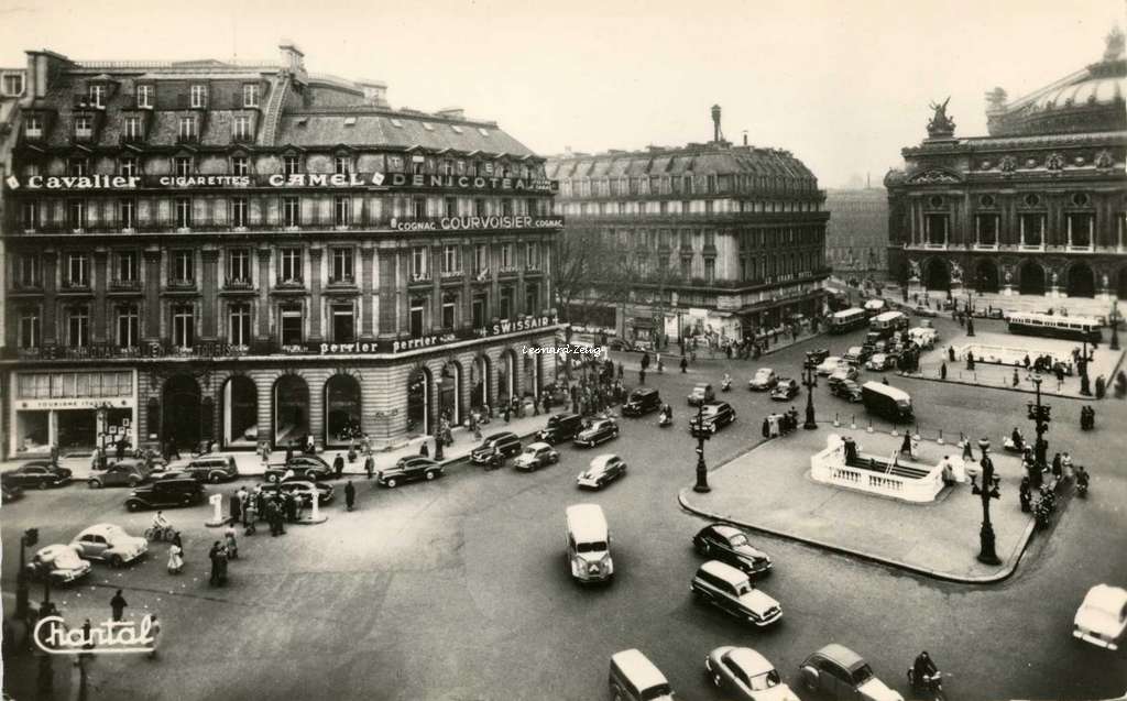 Chantal 2076 - PARIS - Place de l'Opéra (Pub. cigarettes Camel & Cavalier)