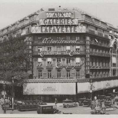  Le Boulevard Haussmann et les Grands Magasins - 
