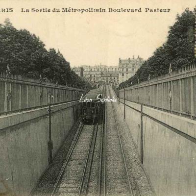 CM 486 - La Sortie du Métropolitain Boulevard Pasteur