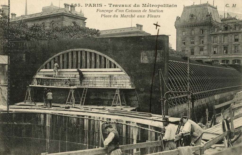 CM 565 - PARIS - Fonçage d'un Caisson de Station Place du Marché aux Fleurs