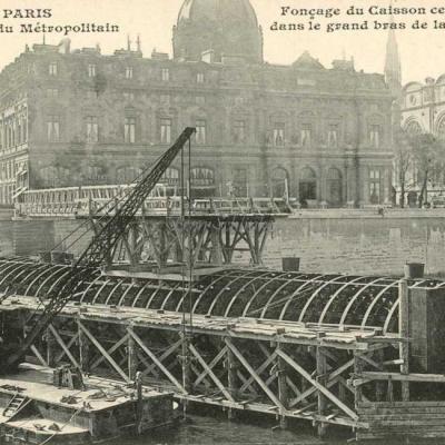 CM 633 - Fonçage du caisson central dans la Seine