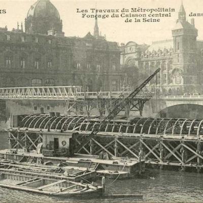 CM 635 - Fonçage du caisson central dans la Seine