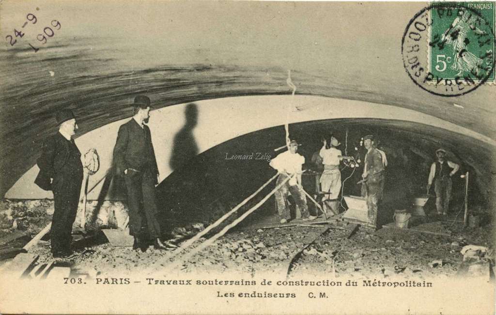 CM 703 - PARIS - Travaux de construction du Métro - Les enduiseurs