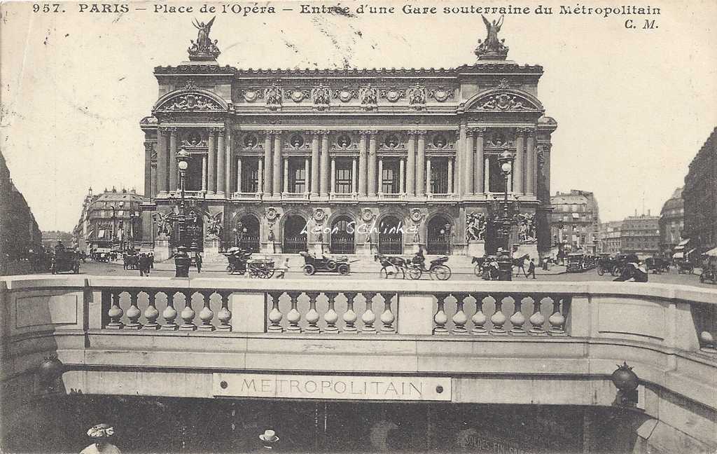 CM 957 - Place de l'Opéra - Entrée d'une Gare du Métro