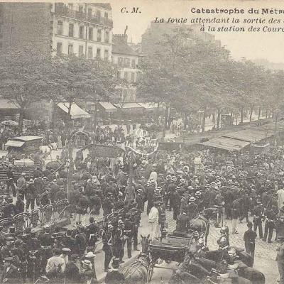 CM - Catastrophe 1903 - En attendant la sortie des corps