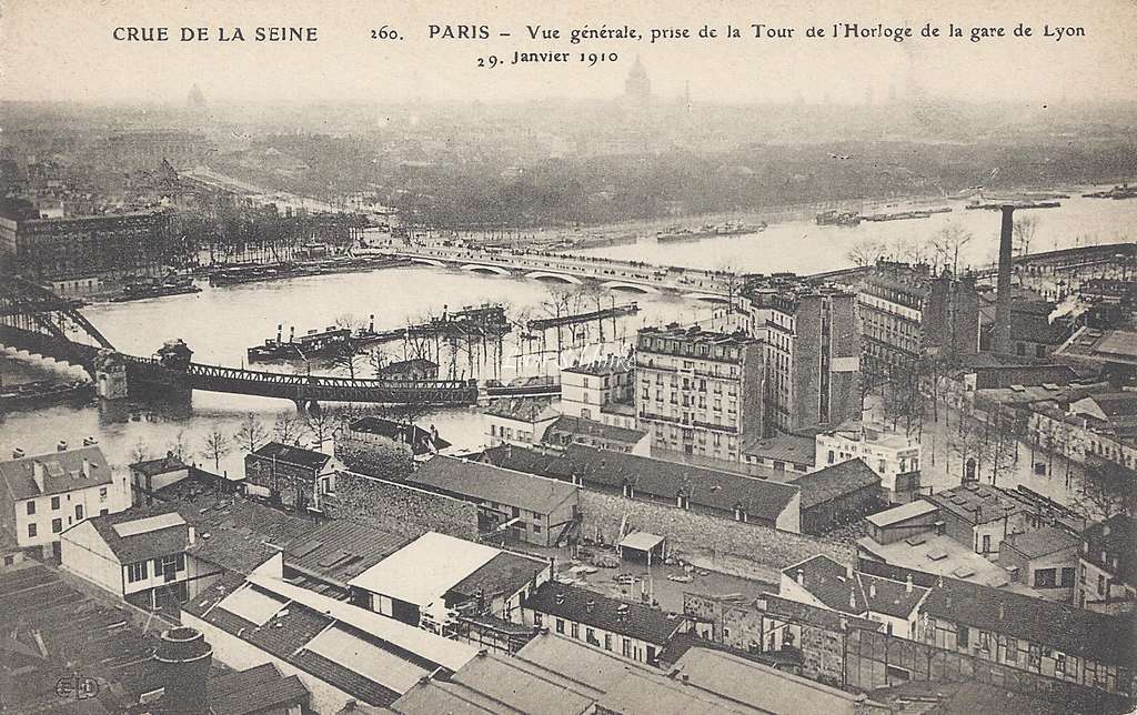 ELD 260 - Crue de la Seine vue de la Tour de l'Horloge