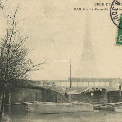 ELD - Crue de la Seine, La Passerelle du Métro et la Tour Eiffel