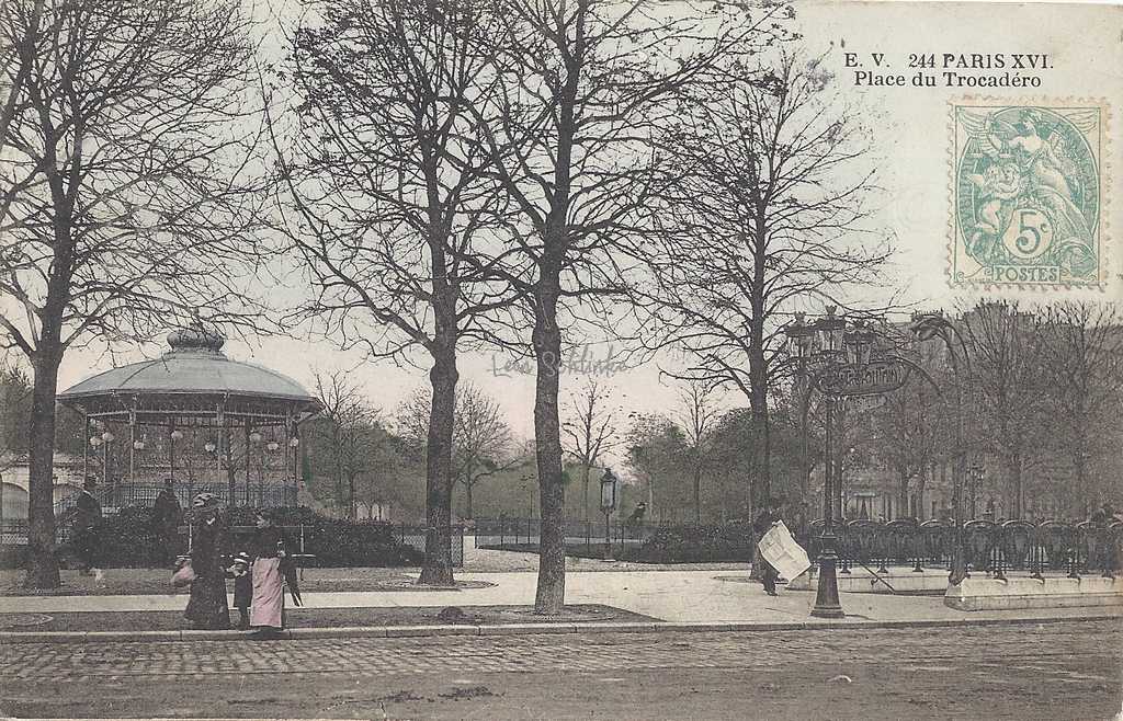 EV 244 - Place du Trocadéro