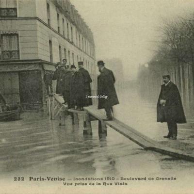 FF 232 - Paris-Venise - Inondations 1910 - Boulevard de Grenelle à la Rue Viala