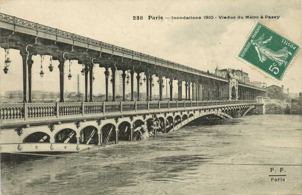 FF 238 - Inondations 1910 - Viaduc du Métro à Passy
