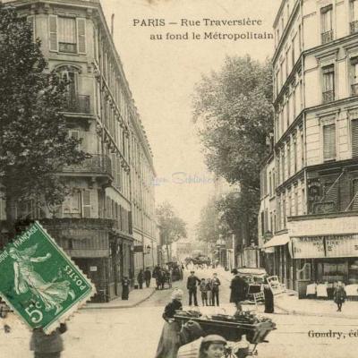 Gondry - PARIS - Rue Traversière au fond le Métropolitain