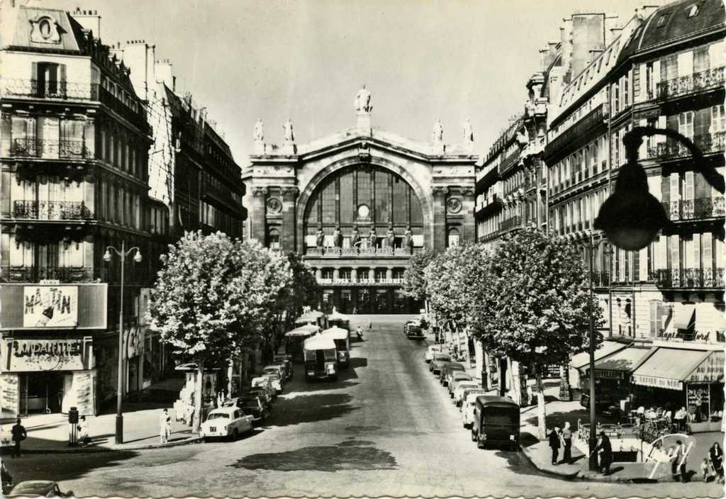 Guy 7639 - PARIS ET SES MERVEILLES - La gare du Nord et le Bd Denain